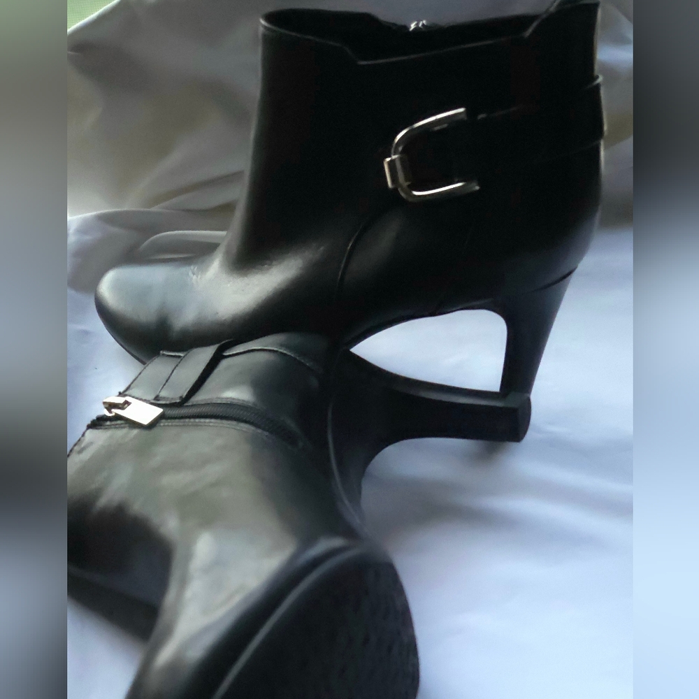 Stylish Leather Ankle Boots By Bandolino Size 8 1/2M, New Without Tags